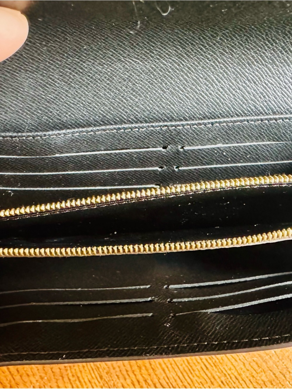 Louis Vuitton Portefeuille Sarah
Monogram Giant Reverse Long
Wallet - Picture 4 of 6